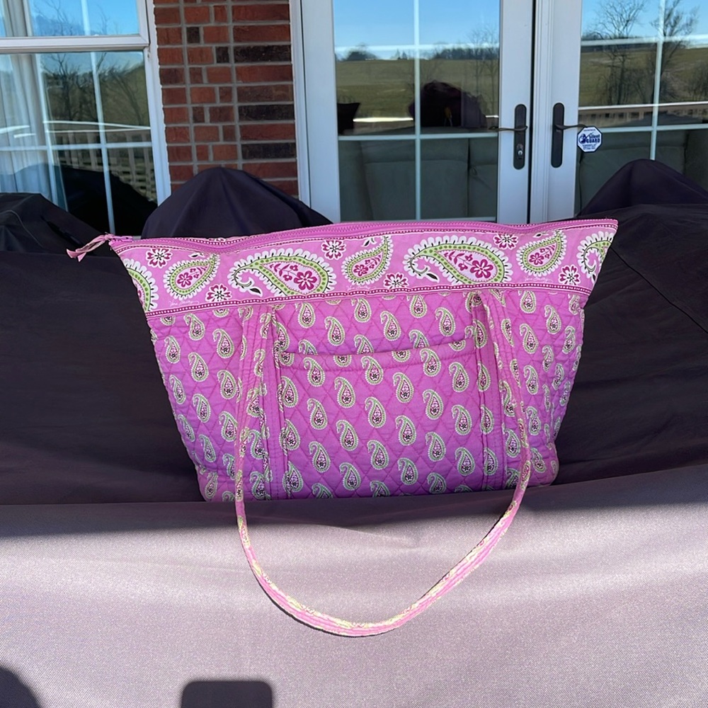 Vera Bradley pink zippered travel tote in Very good condition